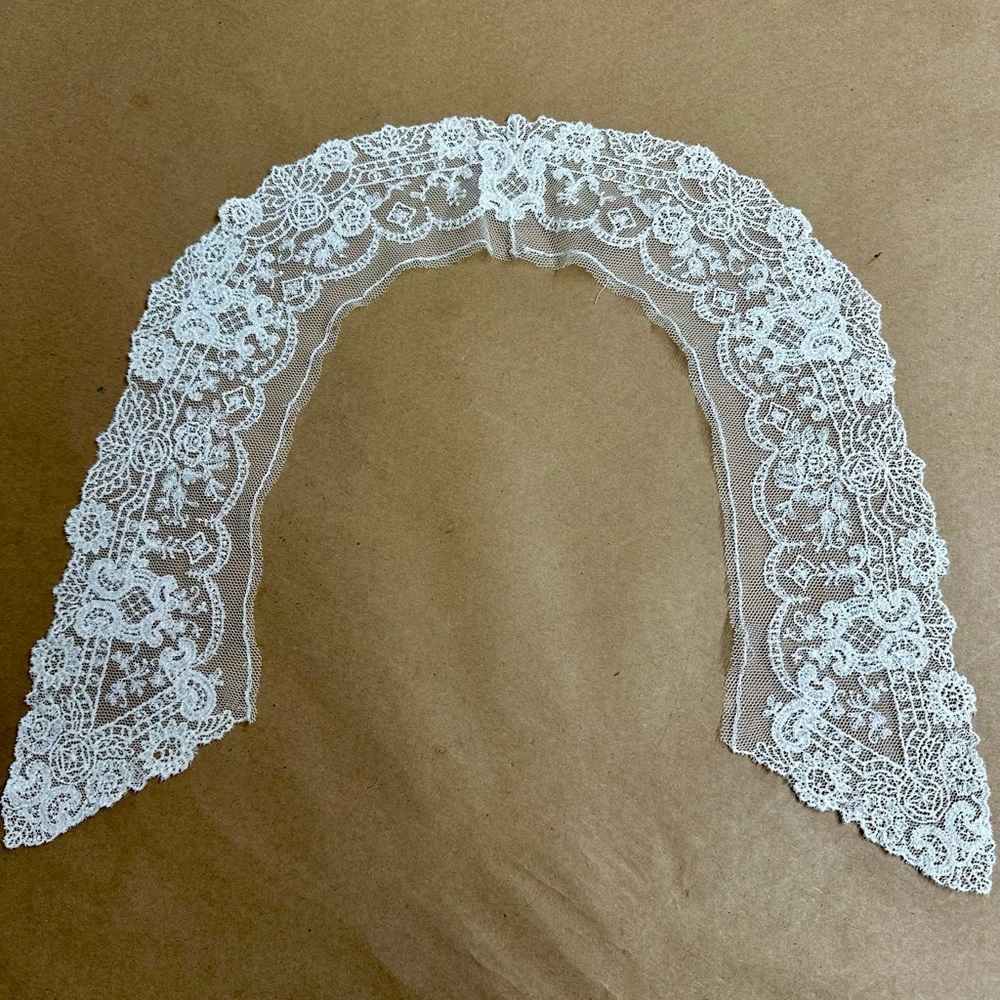Delicate White Lace Collar